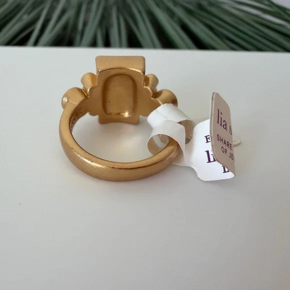 Sophia Gold Ring with Unique Design - Picture 8 of 9